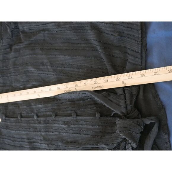 UMGEE U.S.A Black Jacquard Stripe Knot-Hem V-Neck Button-Up Top L - Picture 7 of 8